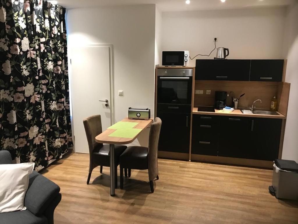 Ferienapartment: An Der Kunstakademie Heimbach Bagian luar foto